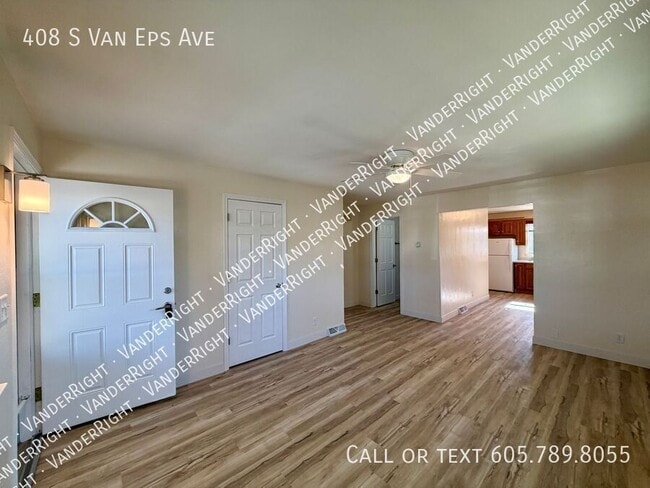 Building Photo - 408 S Van Eps Ave