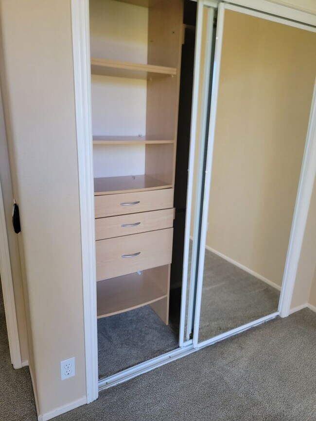 Building Photo - 2 BD/2 BATH