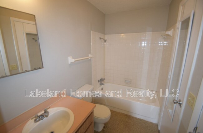 Building Photo - 115 Leelon Rd