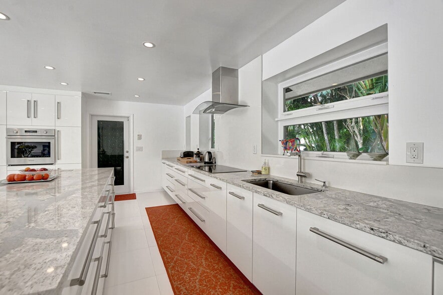 New ultra modern kitchen - 1350 Spanish River Rd