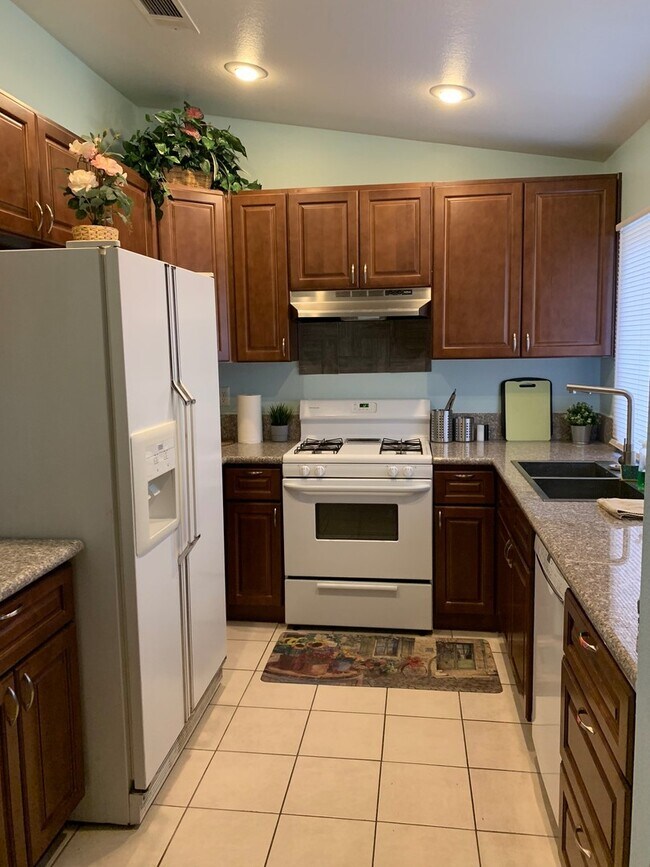 Building Photo - RENT READY!!! 3 BED 2 BATH IN NORTH LAS VEGAS!