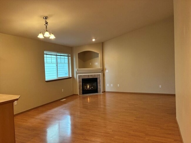 Building Photo - 292 Klinger St