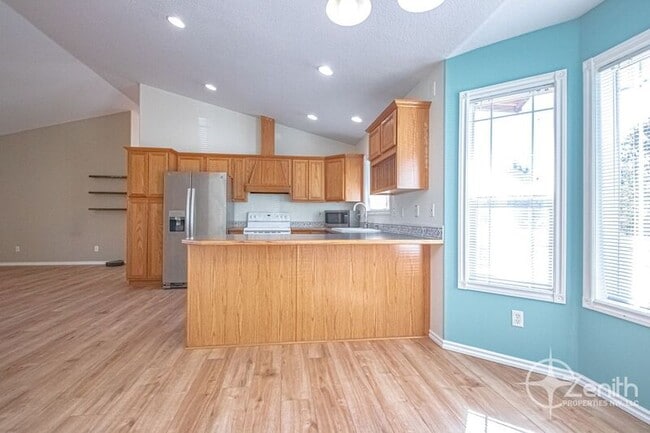 Building Photo - 516 NE 199th St