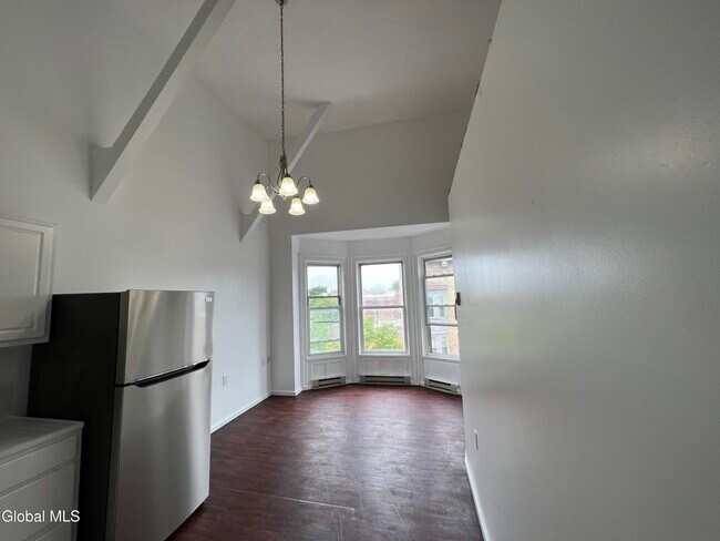 Building Photo - 150 4th St