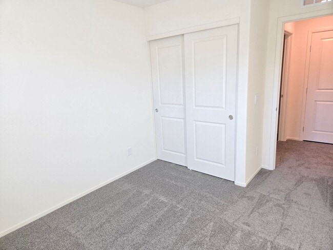 Building Photo - Kalea Trails Gated Cosmos Garden