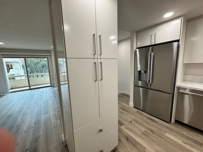 Building Photo - Welcome to this stunning Tierrasanta 1-bedroom, 1-bathroom