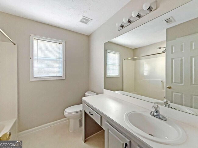 Building Photo - 3028 Express Ln NE