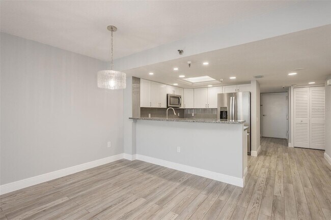 Building Photo - 6035 Sea Ranch Dr