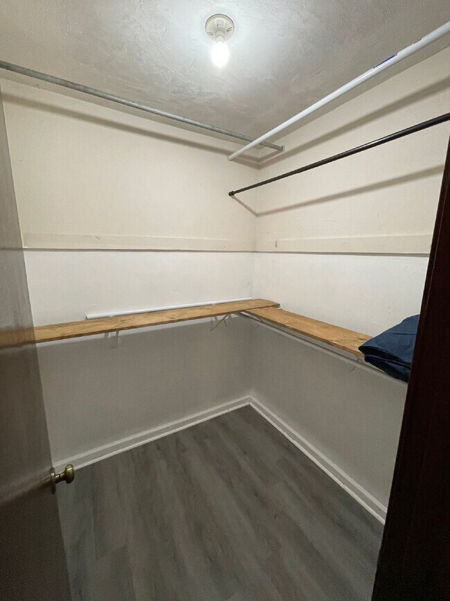 Building Photo - Beautiful 2 Bedroom 1 Bathroom in NW Tallahassee!