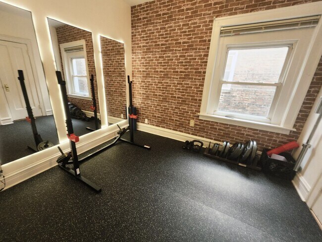 Building Photo - 6724 S Paxton Ave