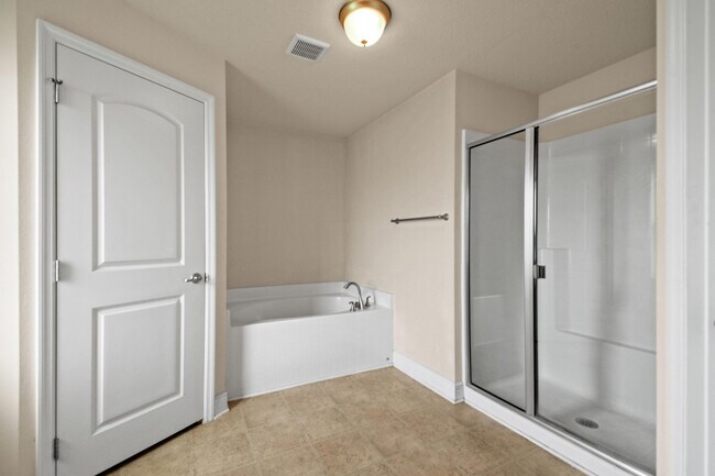 Building Photo - 2273 SW Monterrey Ln