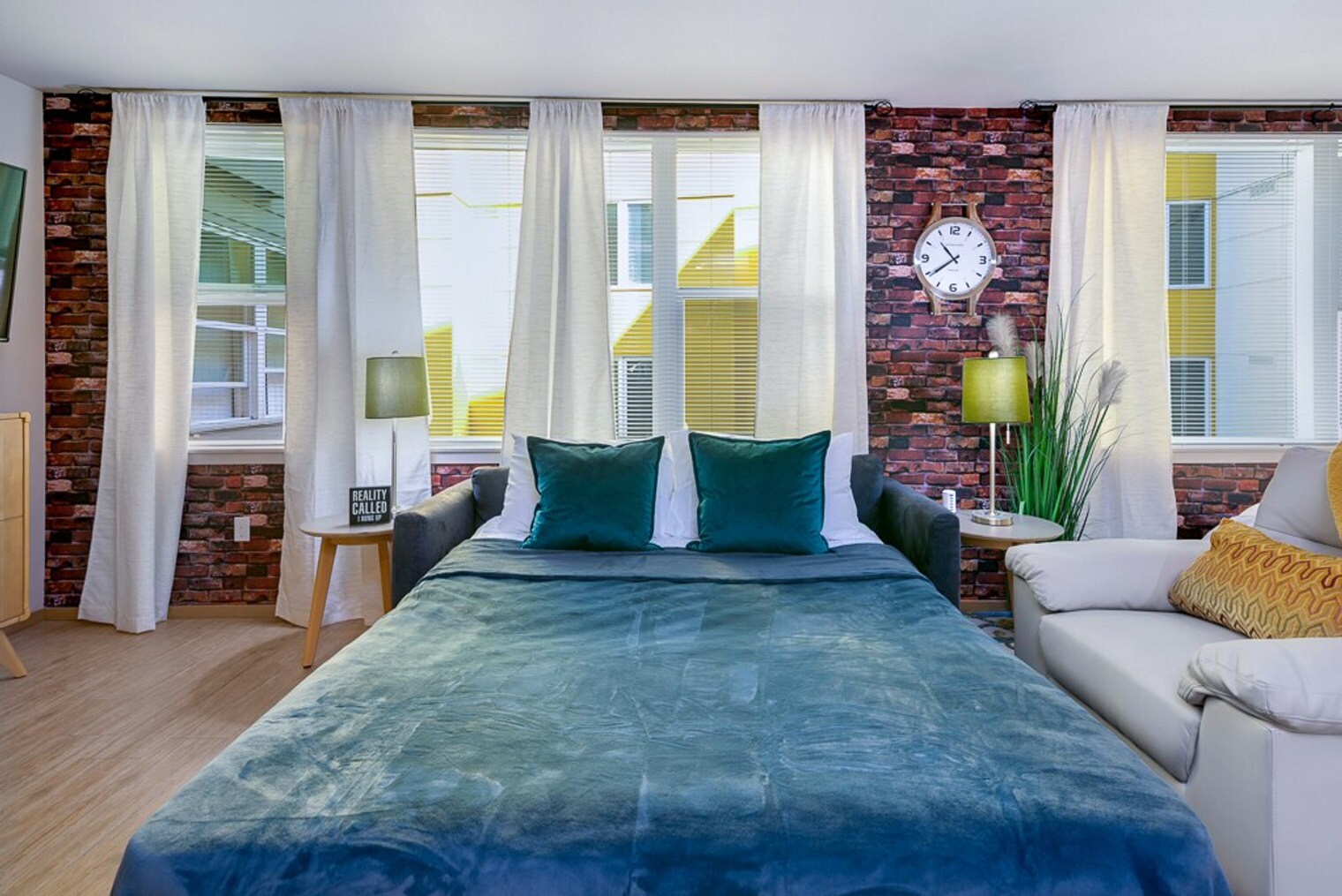 Building Photo - 2820 17th Ave S