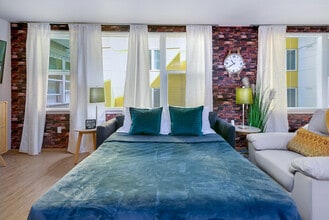 Building Photo - 2820 17th Ave S