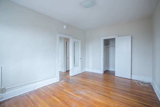 Building Photo - Amazing 2 BR/1 BA Condo in Georgetown, DC!