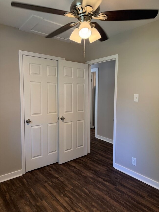 Building Photo - 3 Bedroom 2 Full Bath House
