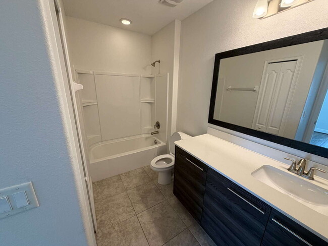 Building Photo - "Charming 2-Bed, 2-Bath Townhouse Retreat in Haines City – Spacious 1464 Sq Ft of Comfort!"