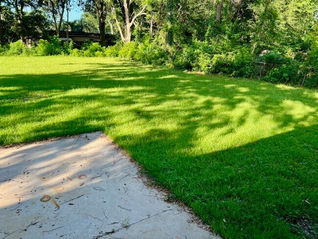 Building Photo - 4113 Canal Cir E