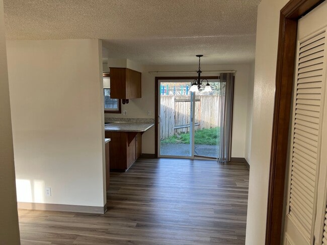 Building Photo - 2 Bedroom in Bethel-Danebo Area
