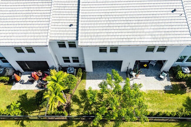 Building Photo - 16474 Helix Ct