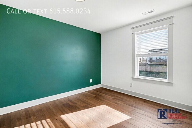 Building Photo - 124 8th Ave