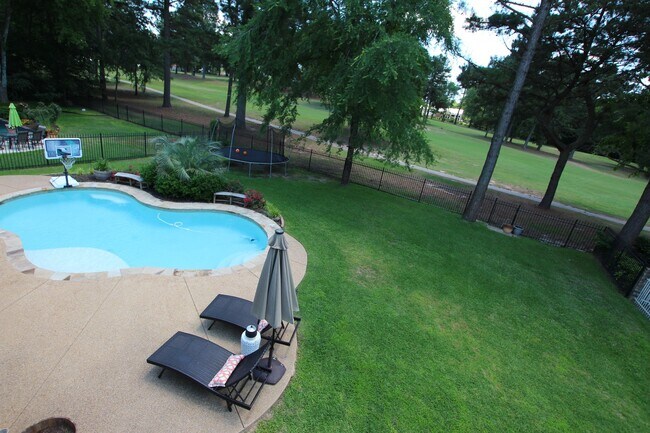 Building Photo - Lease Takeover Opportunity Available: Stun...