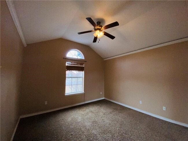 Building Photo - 2104 Westwood Dr