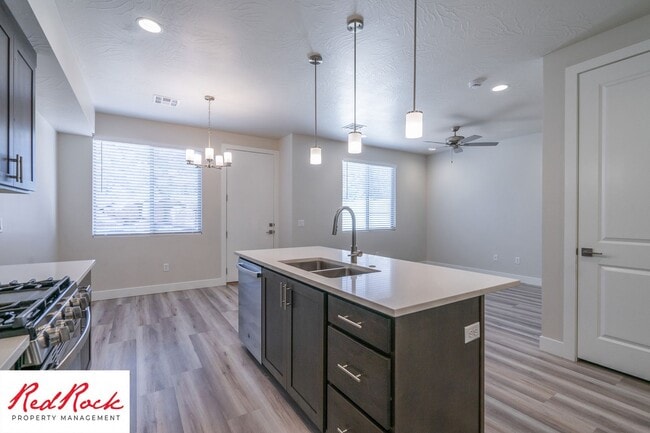 Building Photo - Home in the Heart of Hurricane!