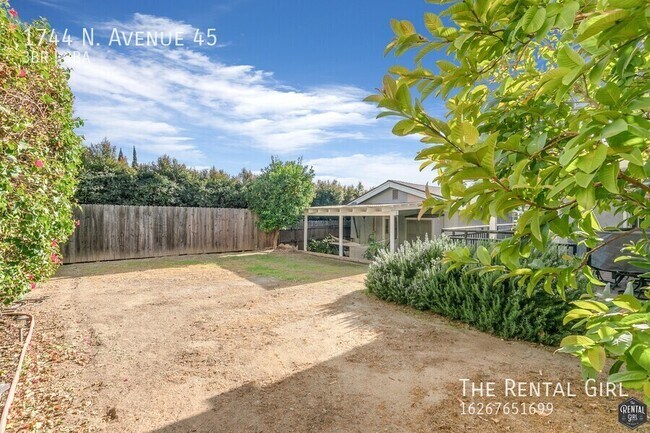 Building Photo - 1744 N Ave 45