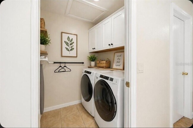 Building Photo - 1203 Saxony Cir