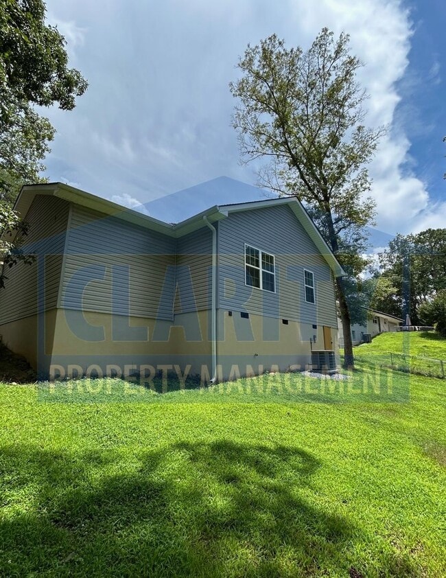 Building Photo - Newly constructed House w/ 3 Bedrooms!