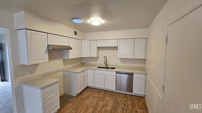 Building Photo - South Bakersfield Home for Lease 3 Bed 1.7...