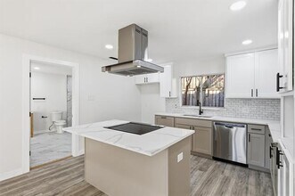 Building Photo - 405 Jannie St