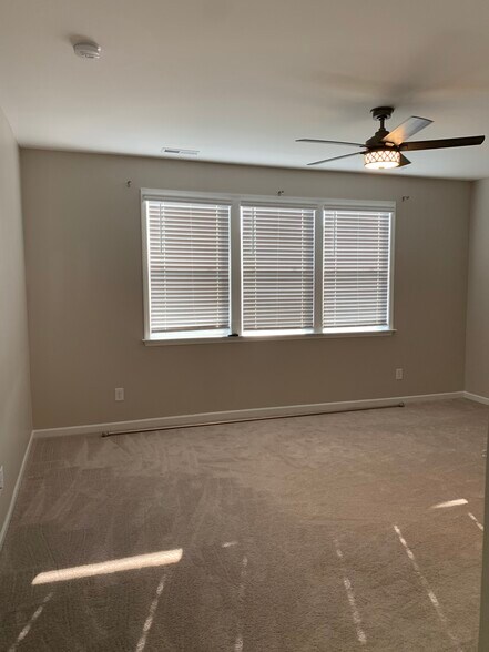 Master Bedroom - 1353 Fitchie Pl