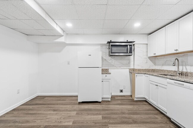 Building Photo - 28971 St Thomas Blvd