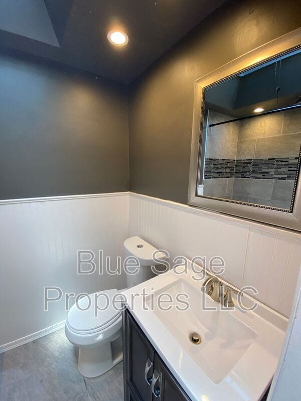 Building Photo - 227 Pine St