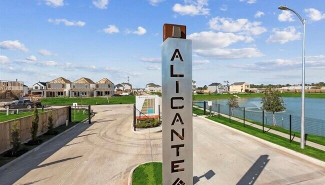 Building Photo - 3016 La Latina Dr