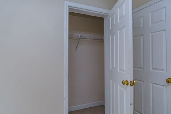 Building Photo - New Listing!