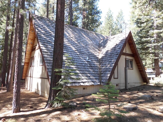 Building Photo - Nice house in South Lake Tahoe available now!