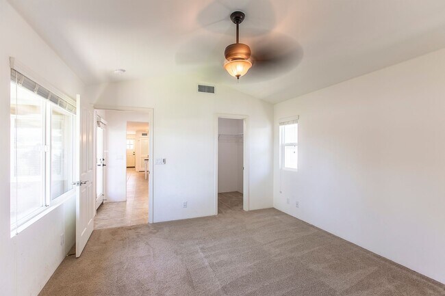 Building Photo - Stunning 4 Bedroom with 3 Bathroom Home in...