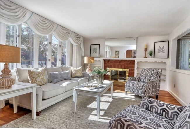 Building Photo - 33 Hillcrest Rd