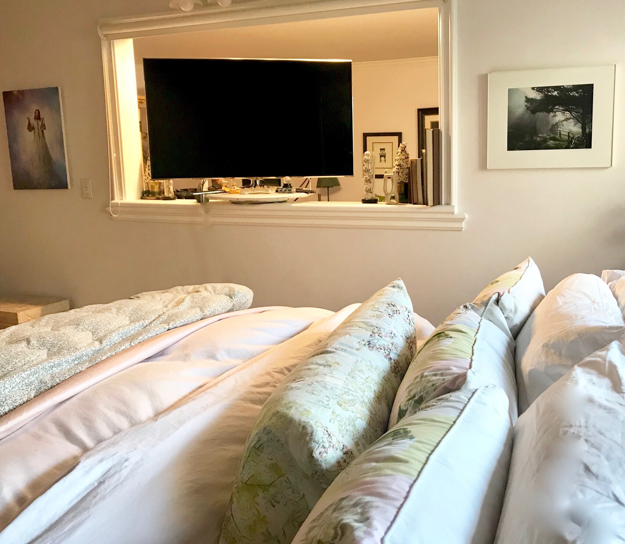 Building Photo - 1345 N Fuller Ave