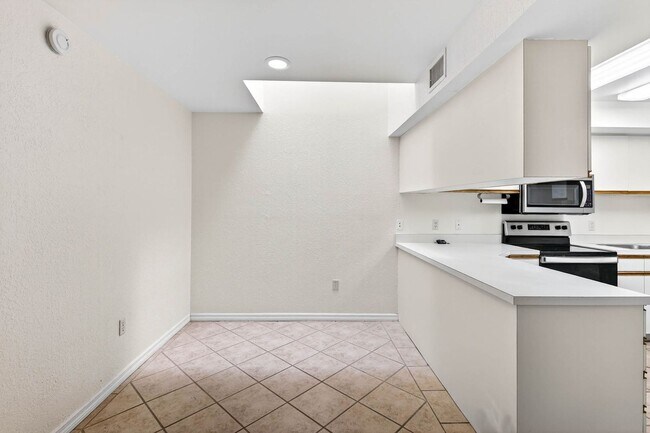 Building Photo - 1,961SF Condo | 3 Bedrooms & 2.5 Bathrooms...