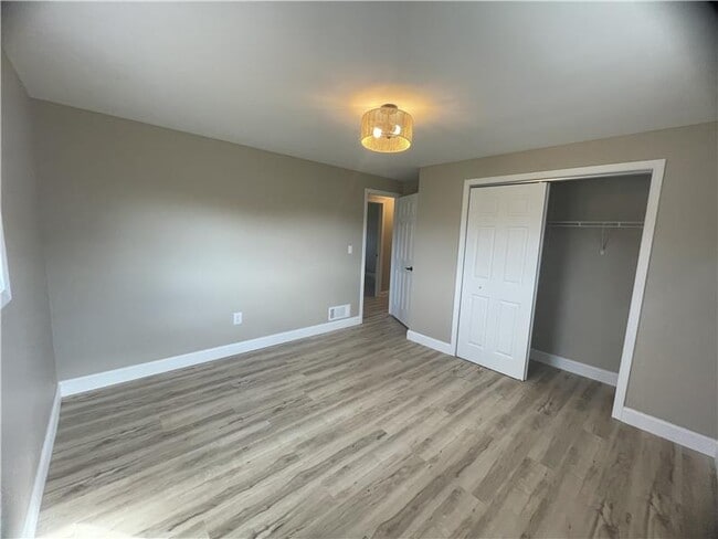 Building Photo - 889 Township Rd 217