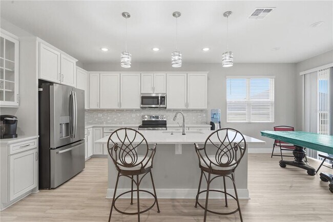 Building Photo - 31707 Broadwater Ave