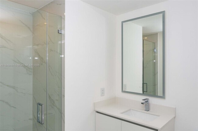 Building Photo - 700 NE 24th St