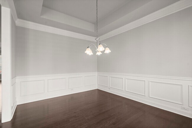 Building Photo - Townhouse - 4 Beds - 4 Bath