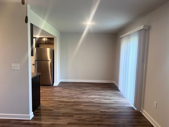 Building Photo - 3 Bed | 2.5 Bath | 2 Car Garage Townhome in Grain Valley w/ Special