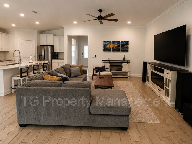 Building Photo - 248 Zancara St