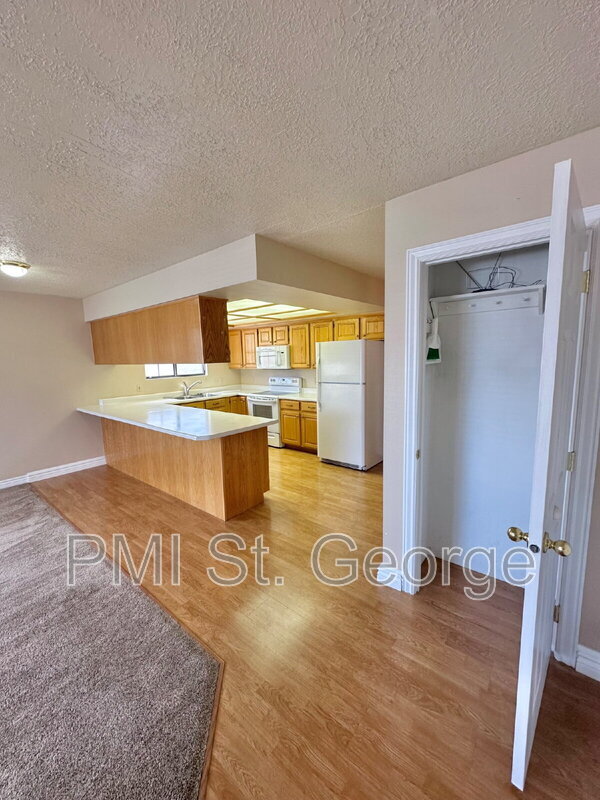 Building Photo - 55 E 600 S