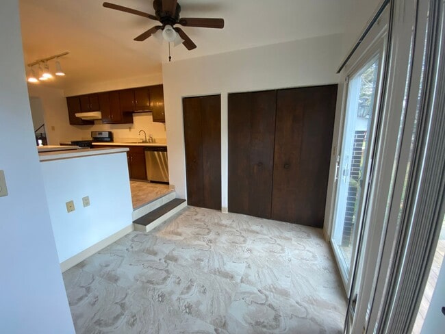 Building Photo - Large 4 Bedroom House, Franklin Regional School District - Available February!